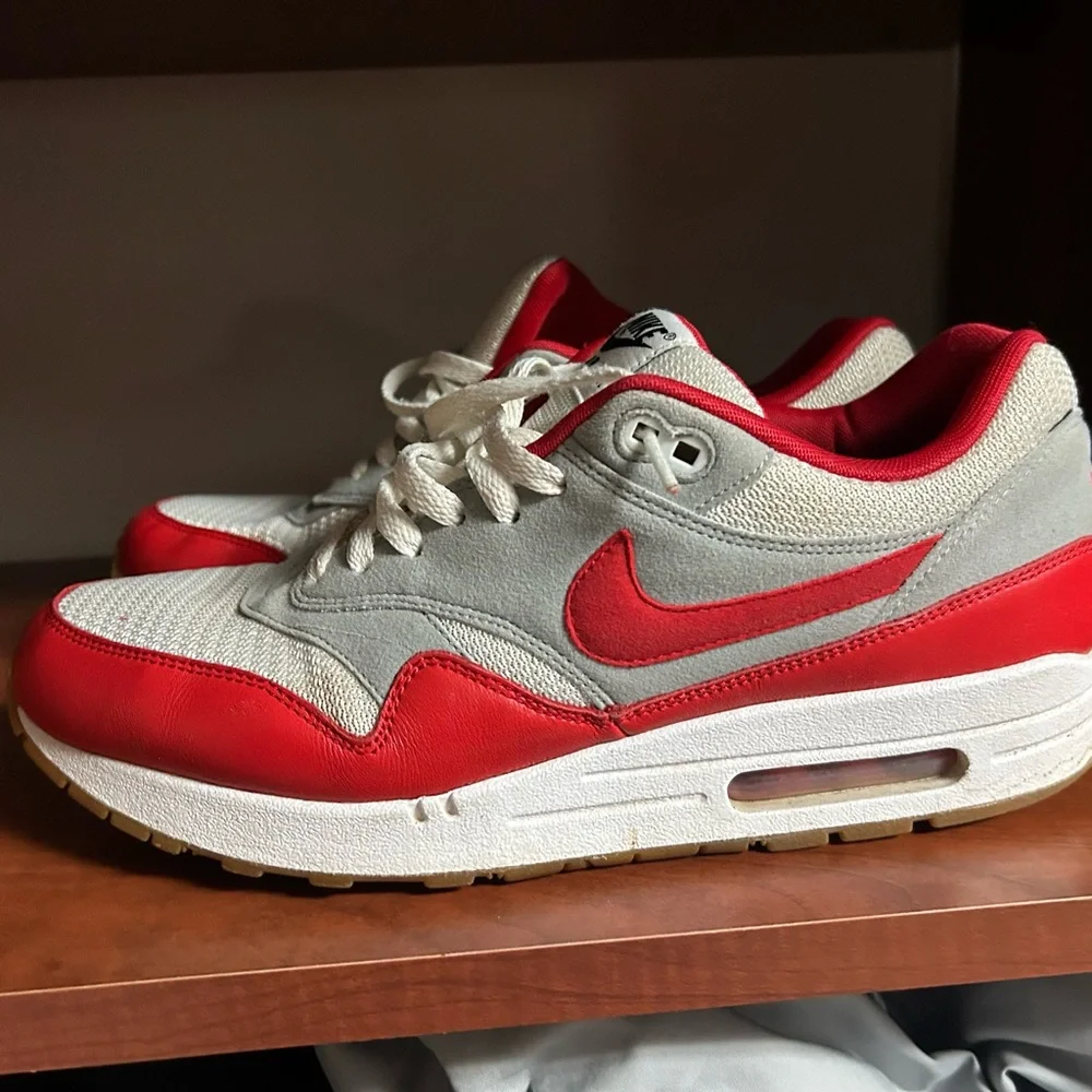 Nike Men’s Athletic Shoes White Gray Red
